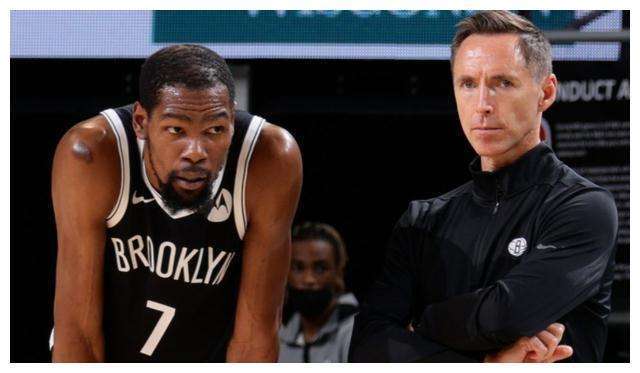 她通过精确 她通过精确