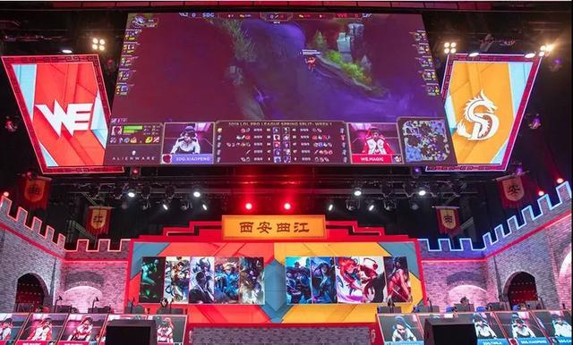 官方：因佛罗伦萨球迷用TIFO侮辱尤文，佛罗伦萨被罚款5万欧.