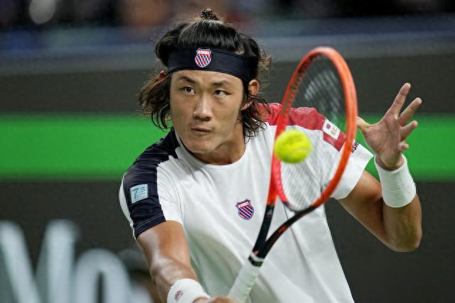 的一座奖杯 的一座奖杯