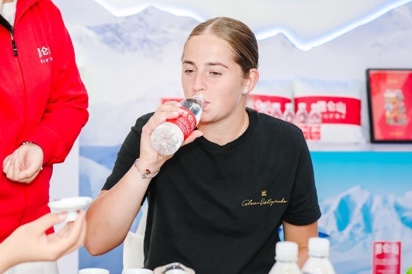 全场占据主 全场占据主