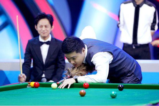 混团世界杯，孙颖莎真的好，把吉祥物送给了小妹妹，期待她的下次比赛